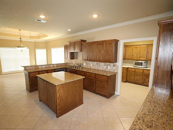 5th image of 5710 Lexington Cir