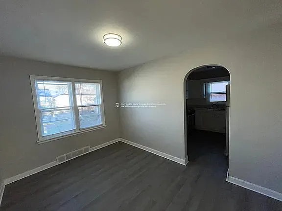 2 bed, 1.0 bath, 1046 sqft, $1,250 — Photo 2