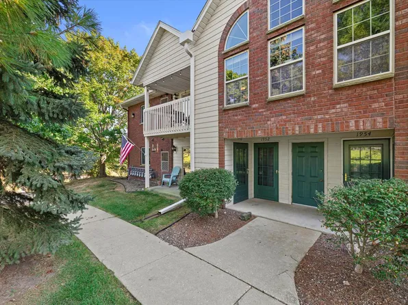 1952 North Parknoll LANE, Port Washington, WI 53074