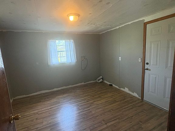 3rd image of 433 Main Street