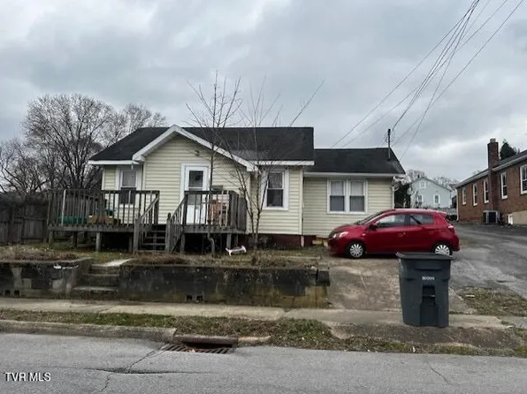 1371 Warpath Dr, Kingsport, TN 37664