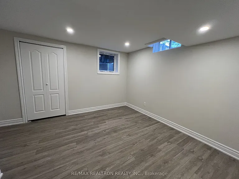 42 Butterfield Cres #LOWER A — Photo 8