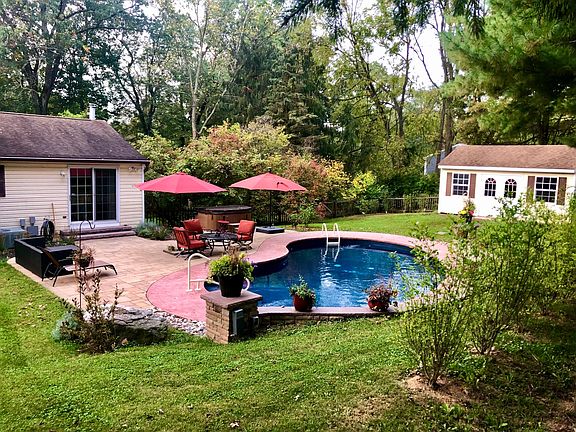 3rd image of 13 Heritage Farm Dr