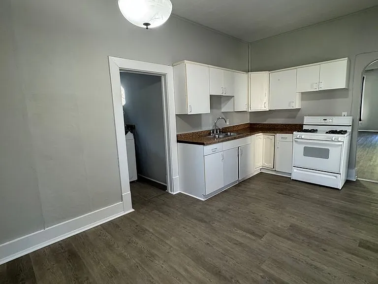 1822 Main St — Photo 2