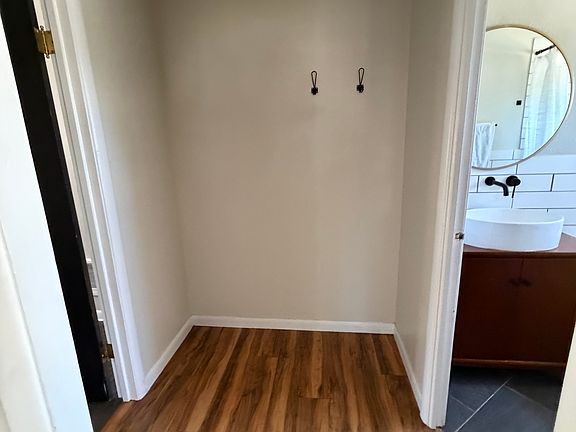 2nd image of 519 W Milwaukee Dr