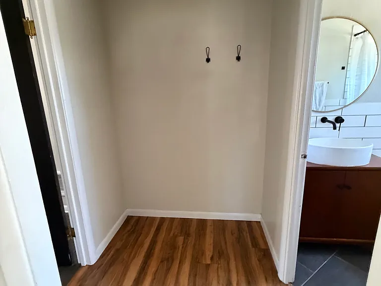 519 W Milwaukee Dr — Photo 2