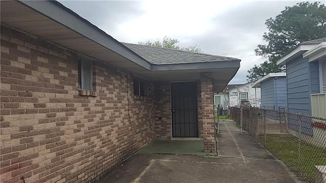2nd image of 8009 W Laverne St