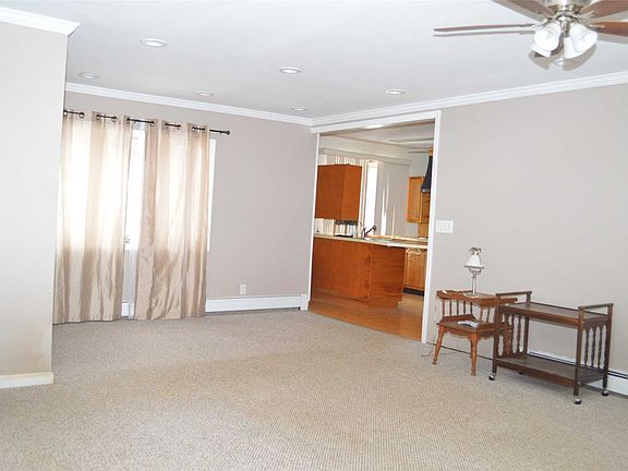 5th image of 98 Pineaire Ave