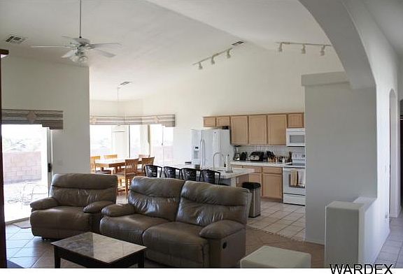 5th image of 2455 Bluebird Ln