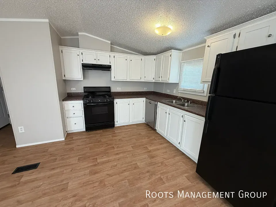 700 E 6th St #42