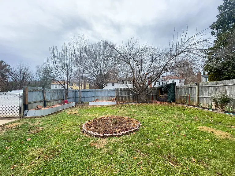 625 Bailey Rd — Photo 4