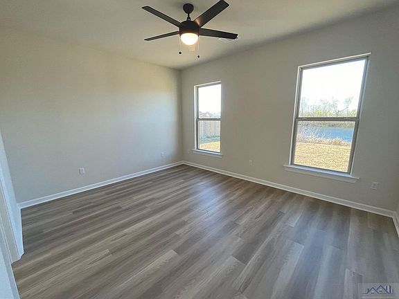 4th image of 218 Pond Dr