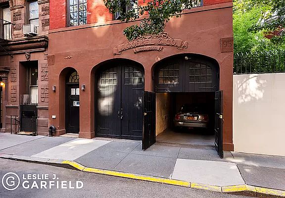 2nd image of 95 Bedford St