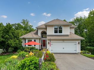 7 Ashman Ct, Branford, CT 06405