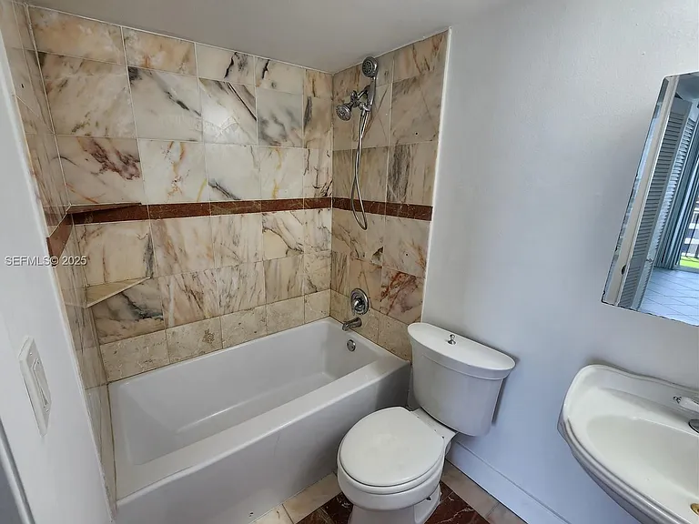 540 Brickell Key Dr #L03 — Photo 19