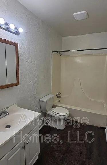 711 N 70th St #B — Photo 14