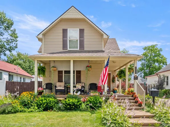 2447 3rd St, Trenton, MI 48183