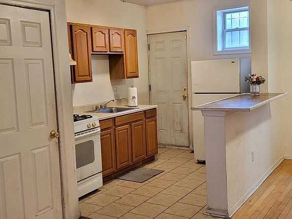 3rd image of 3402 Hilldale Pl