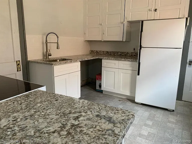 2286 W Philadelphia St — Photo 7