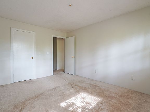 5th image of 199 Aiken Ave APT 6