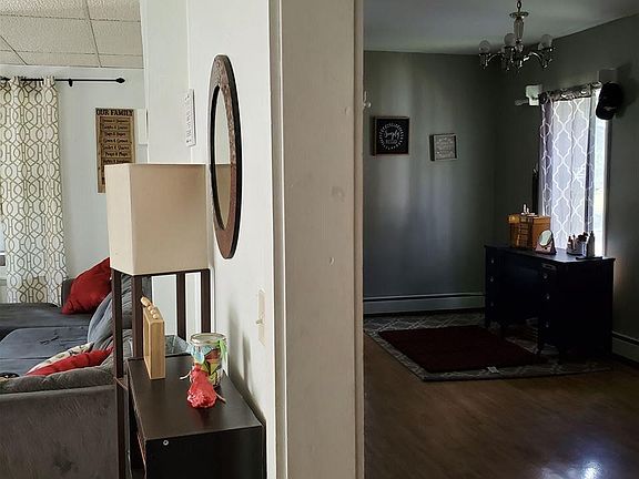 5th image of 131 E Lincoln St