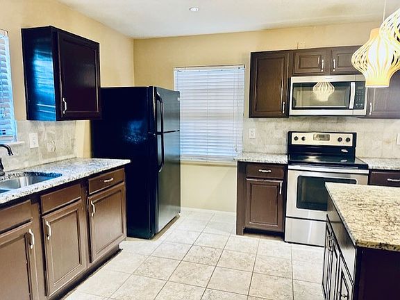 2nd image of 4909 Avery Cir