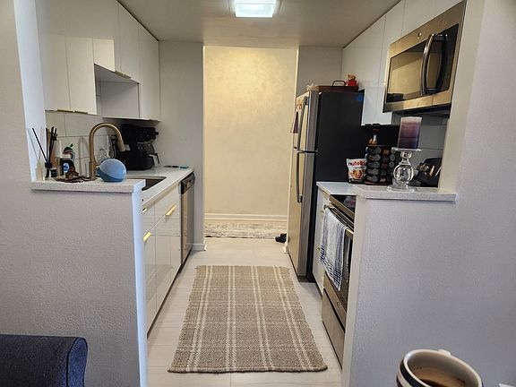 5th image of 1 Renaissance Pl Unit 816