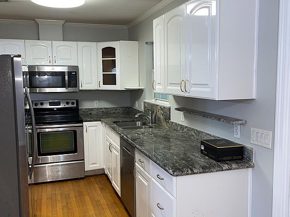 4th image of 1715 Bayou Blvd