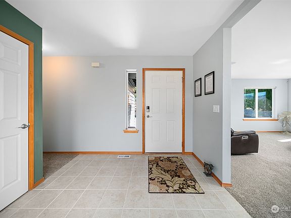 4th image of 3213 Vine Street NE