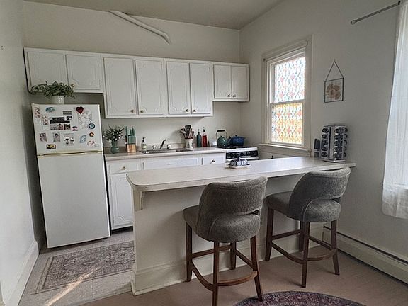4th image of 133 Runnymede Ave