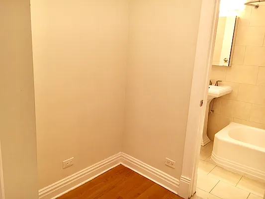 Rented by Stonehenge NYC LLC | media 4