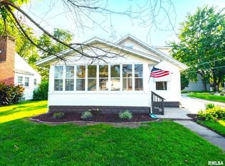 911 S 14th St, Pekin, IL 61554
