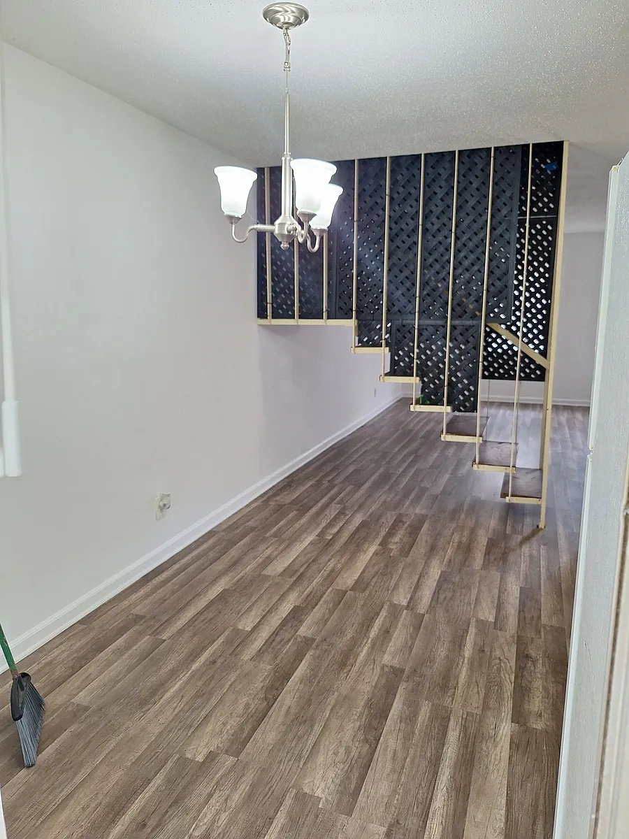 Building Photo - 3886 Parklane Dr
