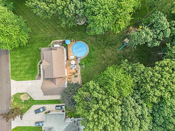 3rd image of 7425 Sleepy Hollow Dr