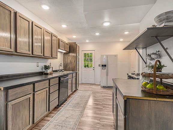 3rd image of 538 W Lincoln Ave
