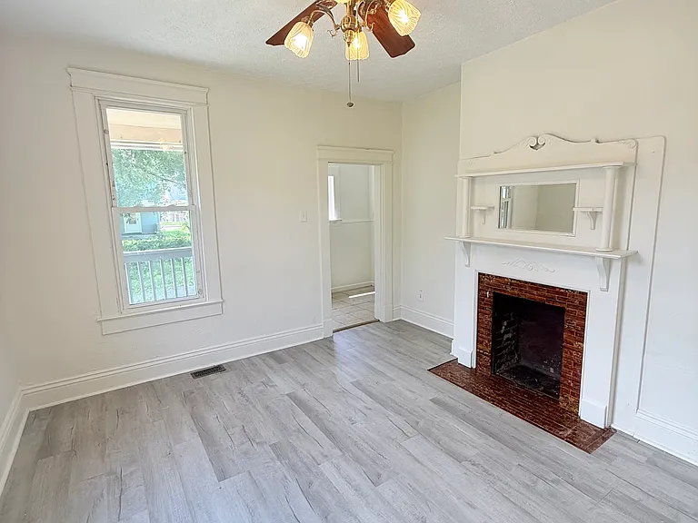 407 Electric St — Photo 5