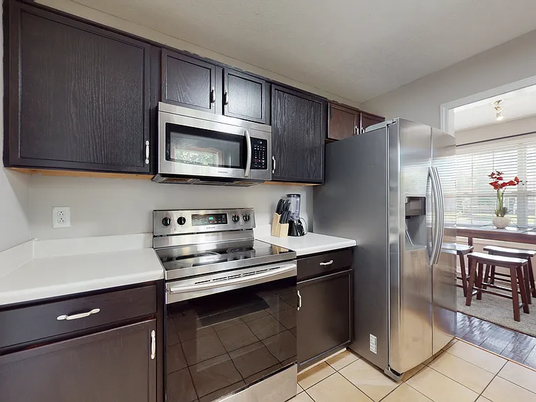 344 Pioneer Dr — Photo 2