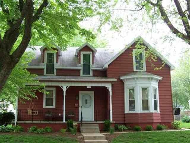 1st image of 907 S 11th St