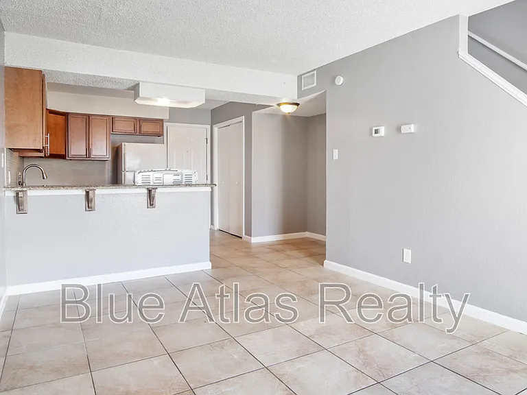 408 Noble Ave #B — Photo 5
