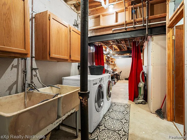 38205 Connaught Dr — Photo 45