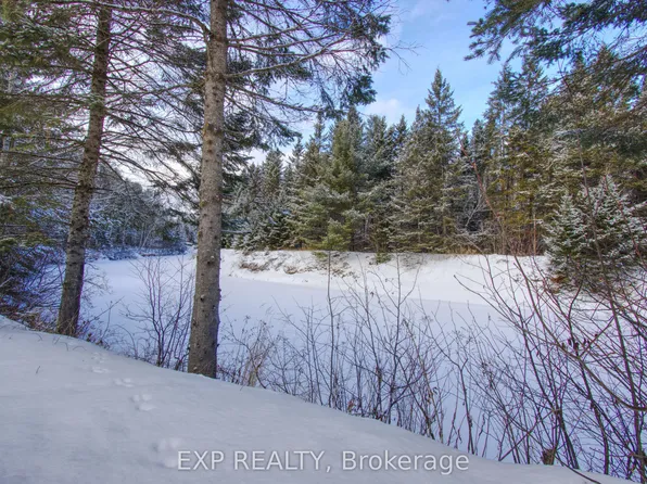 27 Groeger Rd, Huntsville, ON P1H 2J4