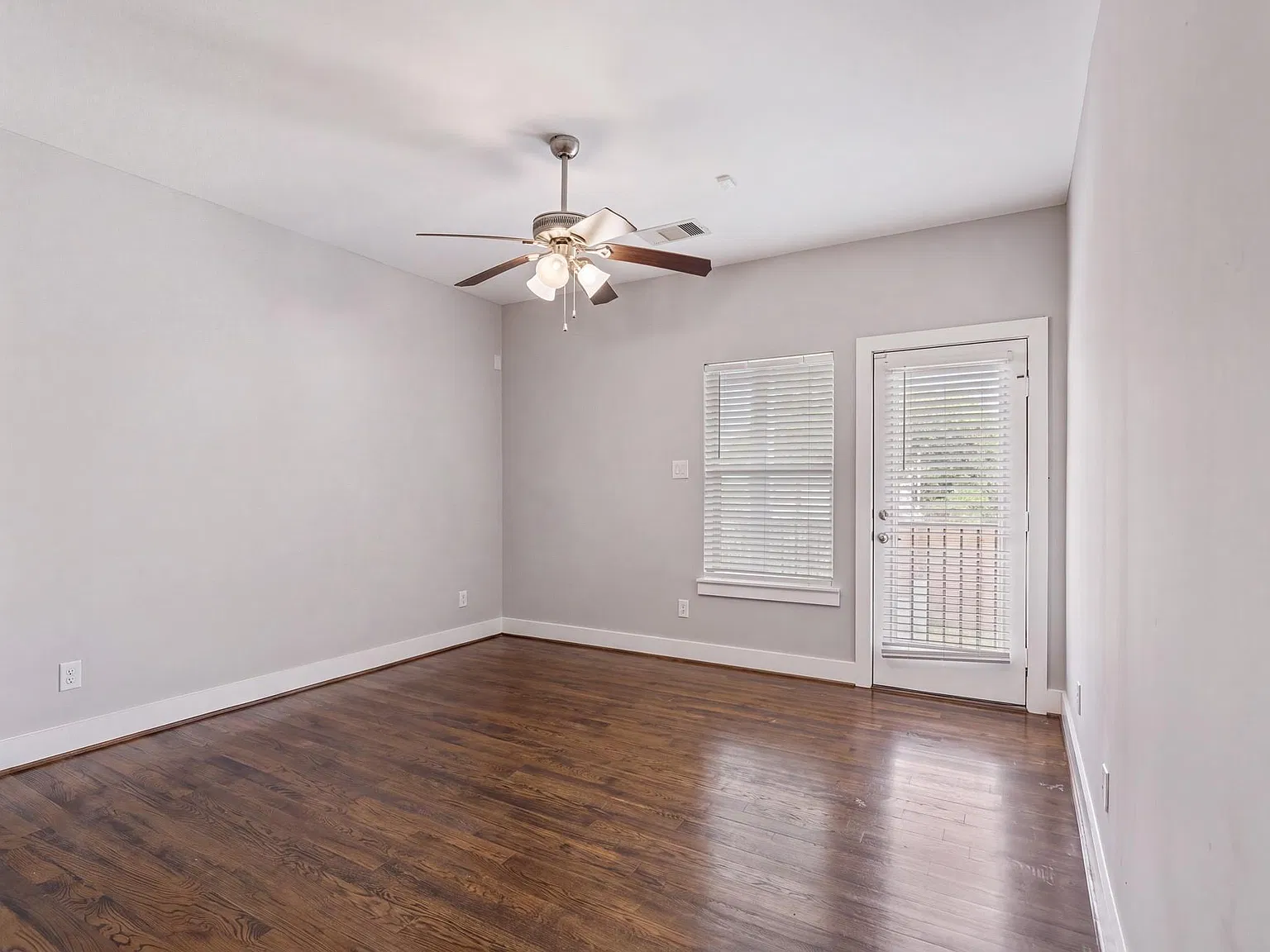 3 bed, 3.5 bath, 2490 sqft, $3,500 — Photo 4