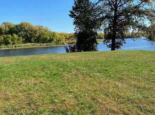 750 Shore Acres Rd, La Crescent, MN 55947