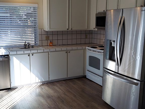 2nd image of 995 Sherman Oaks Dr