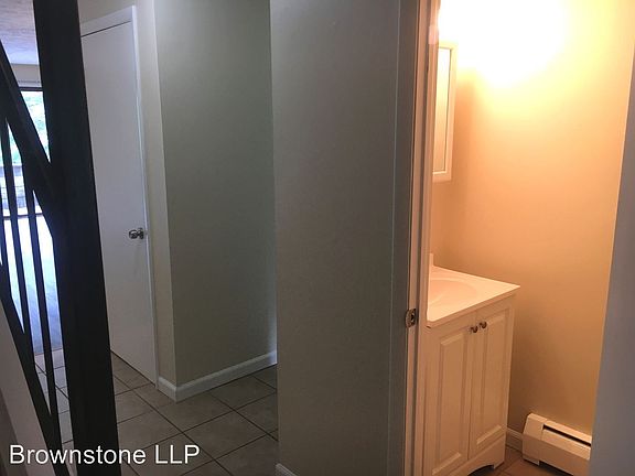 5th image of 337 Oakland St APT 13