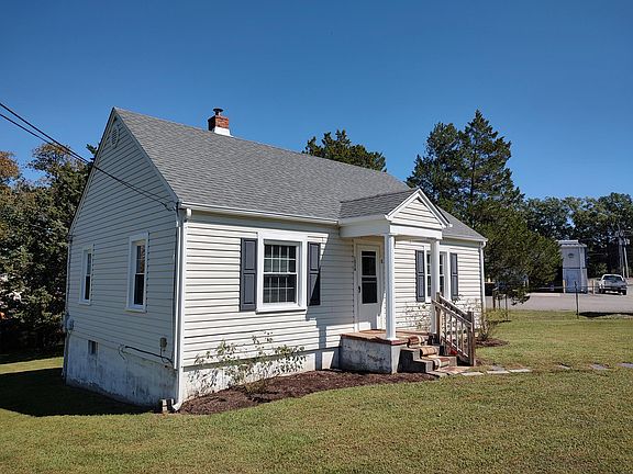 2nd image of 1026 Spencer Ln