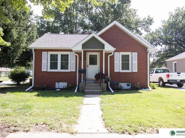 1330 N Kiplinger Ave, York, NE 68467