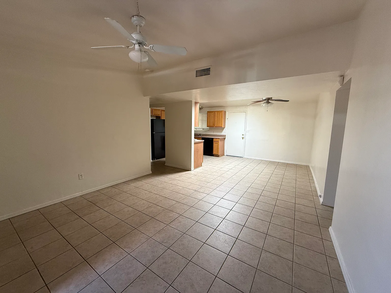 221 E Elm St — Photo 4