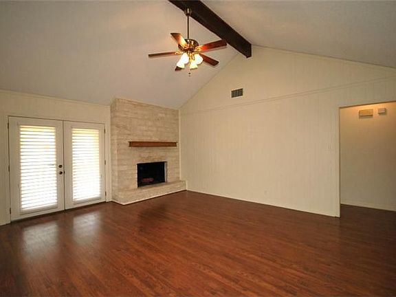 3rd image of 1806 Great Oaks Dr