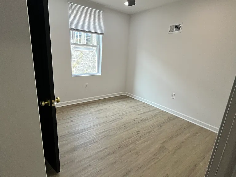 5856 Walton Ave — Photo 26